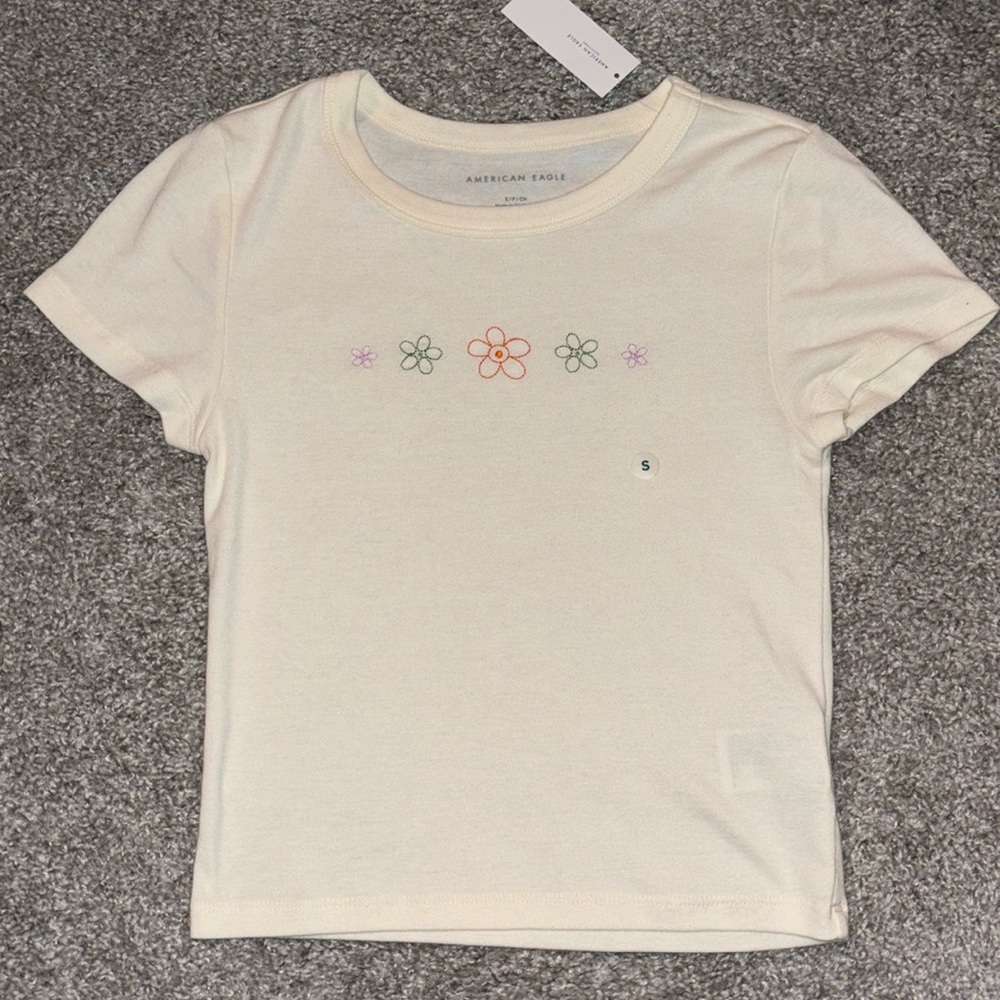 New with tags AE flower baby tee